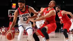 Jayson Tatum (L) i Mohammadsina Vahedi (fot. PAP)
