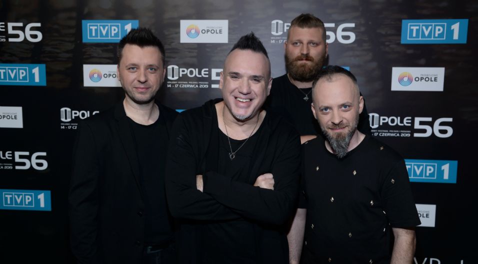– Te deski pamiętają największych, więc znowu tu wystąpimy z dziką przyjemnością – cieszył się Szymon Wydra, który z zespołem Carpe Diem zaprezentuje piosenkę „Odpowiedź” (fot. Jan Bogacz/TVP)