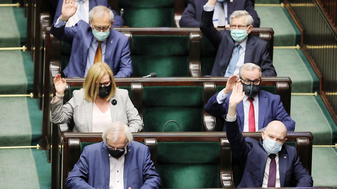 PiS przegrał głosowanie (fot. PAP/Wojciech Olkuśnik) PiS przegrał głosowanie (fot. PAP/Wojciech Olkuśnik)
