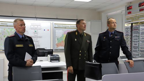 Намеснік дзяржаўнага сакратара Савету бяспекі Беларусі Аляксандр Невяроўскі (у цэнтры) падчас візіту ў Акадэмію Міністэрства ўнутраных справаў. Менск, Беларусь. 6 верасня 2022 года. Фота: Amia.by