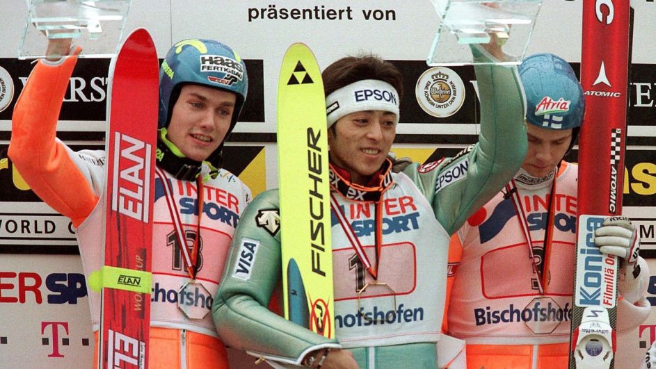 Kazuyoshi Funaki triumfujący w TCS w sezonie 1997/1998 (fot. PAP) Kazuyoshi Funaki triumfujący w TCS w sezonie 1997/1998 (fot. PAP)