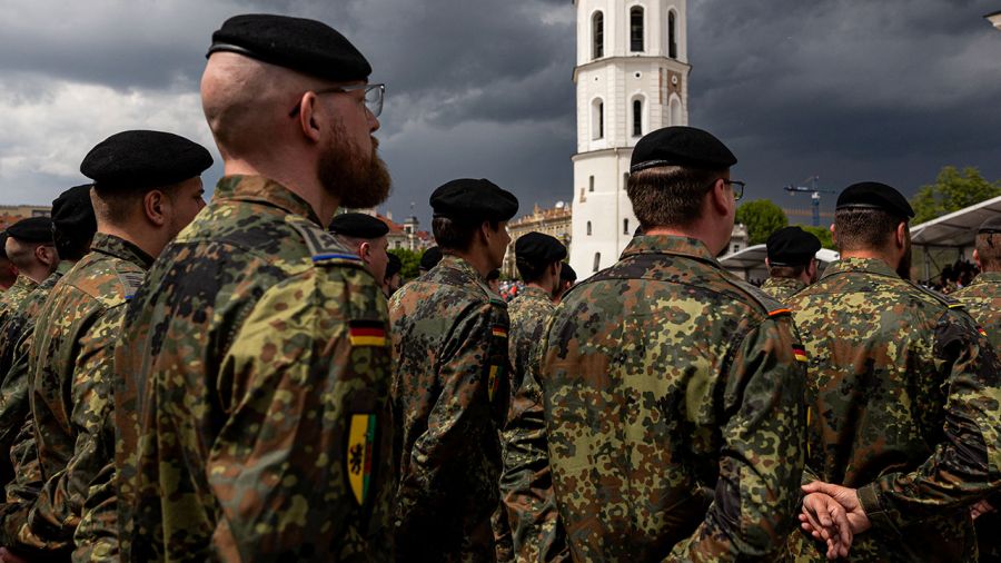 Niemcy chcą szybko rozbudować potencjał wojskowy (fot. Paulius Peleckis/Getty Images)