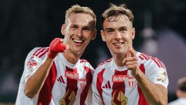 Rafał Adamski (z lewej) błyszczy w barwach Pogoni Grodzisk Mazowiecki (fot. Pogoń Grodzisk Mazowiecki). Rafał Adamski (z lewej) błyszczy w barwach Pogoni Grodzisk Mazowiecki (fot. Pogoń Grodzisk Mazowiecki).