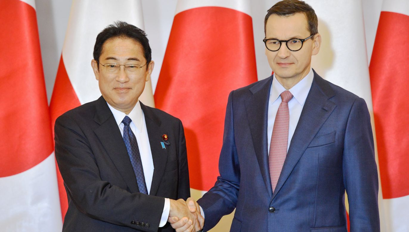Premierzy Japonii i Polski: Fumio Kishida i Mateusz Morawiecki (fot. PAP/Radek Pietruszka)