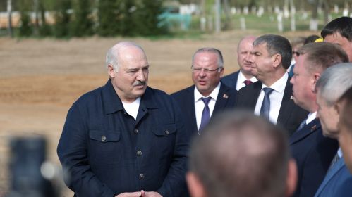 Александр Лукашенко во время посещения Могилевской области