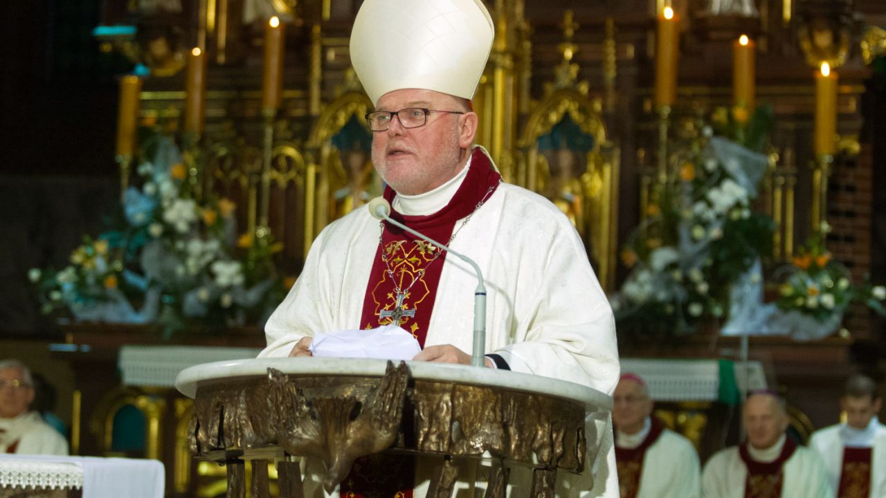 Przewodniczący episkopatu Niemiec kard. Reinhard Marx w gliwickiej katedrze (fot.  PAP/Andrzej Grygiel)