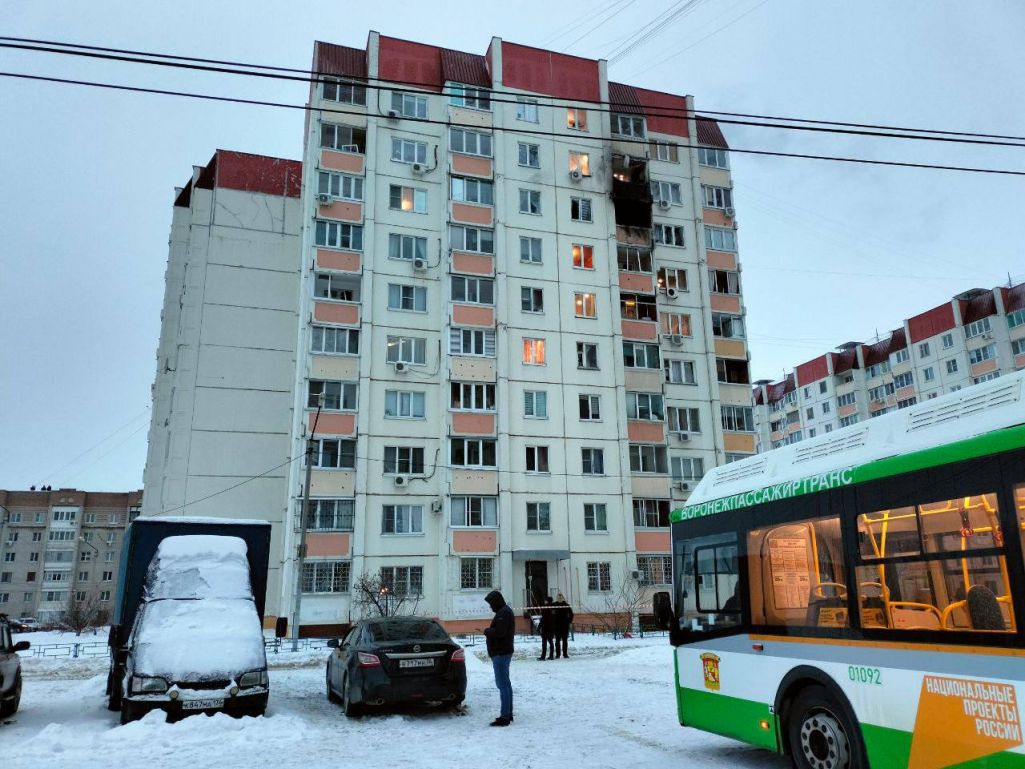 Наступствы атакі беспілотнікаў у Варонежы. (Фота: gusev_36 / Telegram)