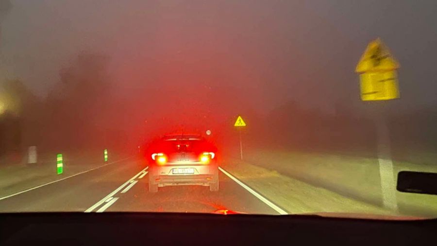 Gęsta mgła w całej Polsce. Trasa Kalisz - Poznań przez Pyzdry, Miłosław (fot. Natalia Jankowska)