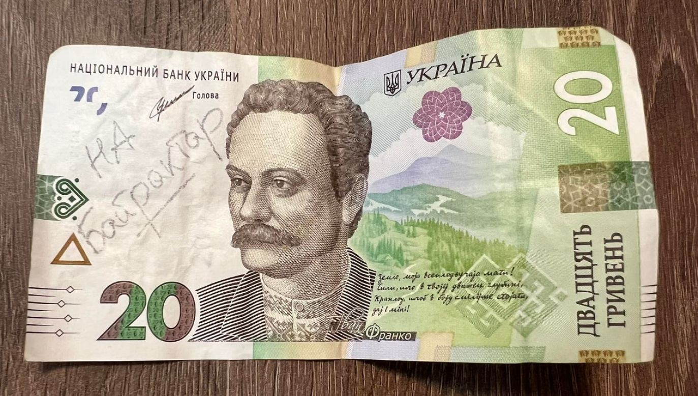 Prytuła opublikował zdjęcie przedstawiające banknot o wartości 20 UAH z napisem wykonanym ołówkiem: „na Bayraktar”. (fot. FB/serhiyprytula)