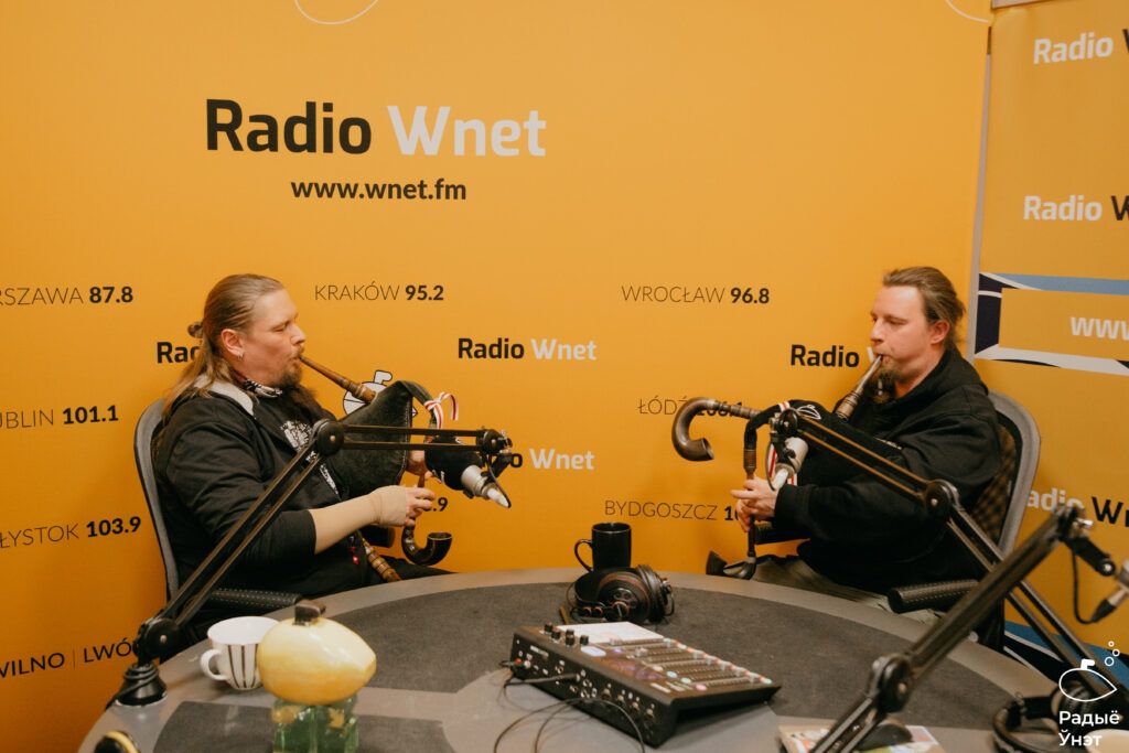У студыі радыё. (Фота: radiounet.fm)