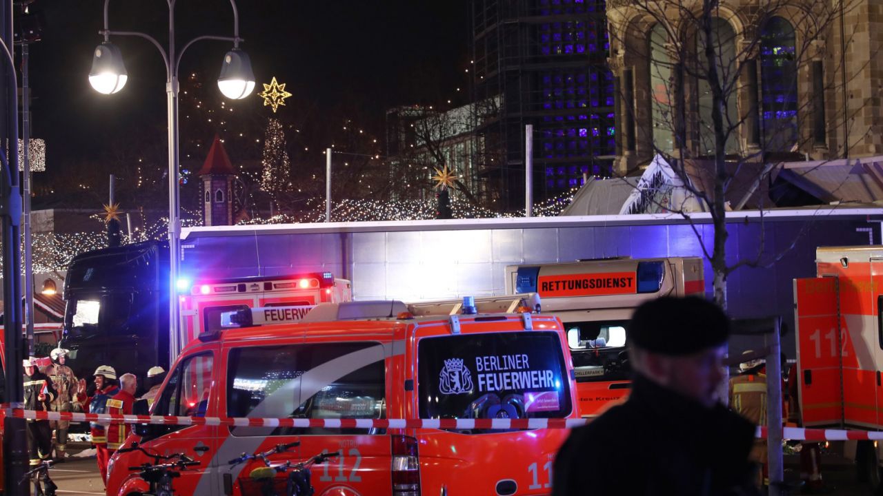 Właściciel firmy przewozowej rozpoznał ciężarówkę (fot. PAP/EPA/MICHAEL KAPPELER) Właściciel firmy przewozowej rozpoznał ciężarówkę (fot. PAP/EPA/MICHAEL KAPPELER)