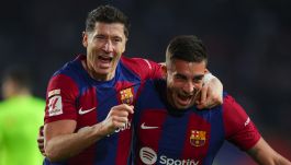 Robert Lewandowski i Ferran Torres (fot. Getty Images)