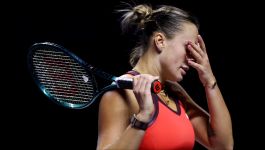 Aryna Sabalenka (fot. Getty Images) Aryna Sabalenka wygrała dwa mecze w WTA Finals, ale wciąż nie jest pewna awansu do półfinału. W kolejnym spotkaniu musi pokonać Coco Gauff. Iga Świątek o awans zagra z Amandą Anisimovą (fot. Getty Images)