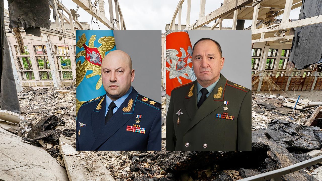Rosyjscy generałowie mają bogatą przeszłość. Gen. Siergiej Surowikin (L) i gen. Giennadij Żydko (P) (fot. PAP/Mykola Kalyeniak; wikipedia)