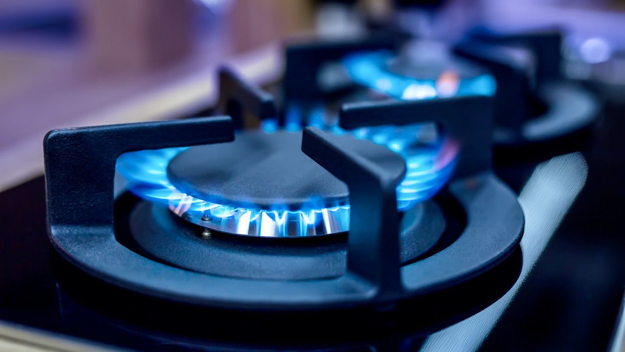 Zgodnie z ustawą, ceny gazu dla gospodarstw domowych zostaną uwolnione od 2024 r. (fot. Shutterstock/Marian Weyo) Zgodnie z ustawą, ceny gazu dla gospodarstw domowych zostaną uwolnione od 2024 r. (fot. Shutterstock/Marian Weyo)