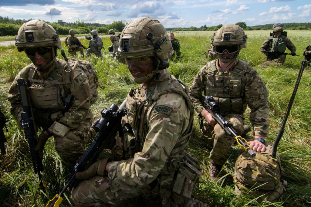 Здымак мае ілюстрацыйны характар. Амерыканскія і брытанскія войскі правялі першыя буйнамаштабныя абарончыя вучэнні NATO на мяжы паміж Польшчай і Літвой, адпрацоўваючы магчымы сцэнар, пры якім Расея можа паспрабаваць адрэзаць краіны Балтыі. Літва, 2017 год. (Фота: Ant Upton / eyevine / East News)