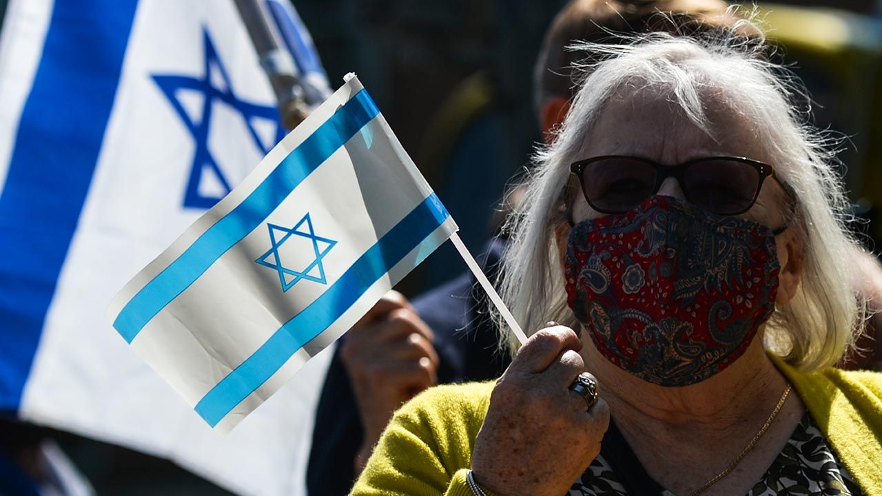 Zakażenia wariantem Delta w Izraelu (fot. Artur Widak/NurPhoto via Getty Images) Zakażenia wariantem Delta w Izraelu (fot. Artur Widak/NurPhoto via Getty Images)