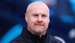 Sean Dyche (fot. Getty Images) Sean Dyche, były menedżer Evertonu, rozpoczyna nowy rozdział jako trener Nottingham Forest. Na zdjęciu w klubowej kurtce z czasów pracy w Liverpoolu – teraz gotowy na nowe wyzwania w Premier League (fot. Getty Images)