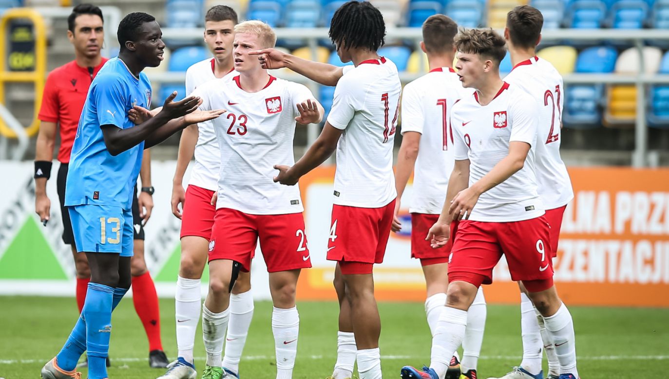 Polska pomimo porażki z Włochami, awansowała do kolejnej fazy eliminacji Euro U19 (fot. 400mm.pl)