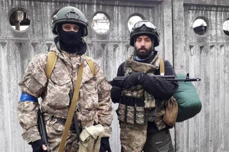 Паўло Шчыбра (справа). Кіеў, Украіна. 25 лютага 2022 года. (Фота: Паўло Шчыбра)