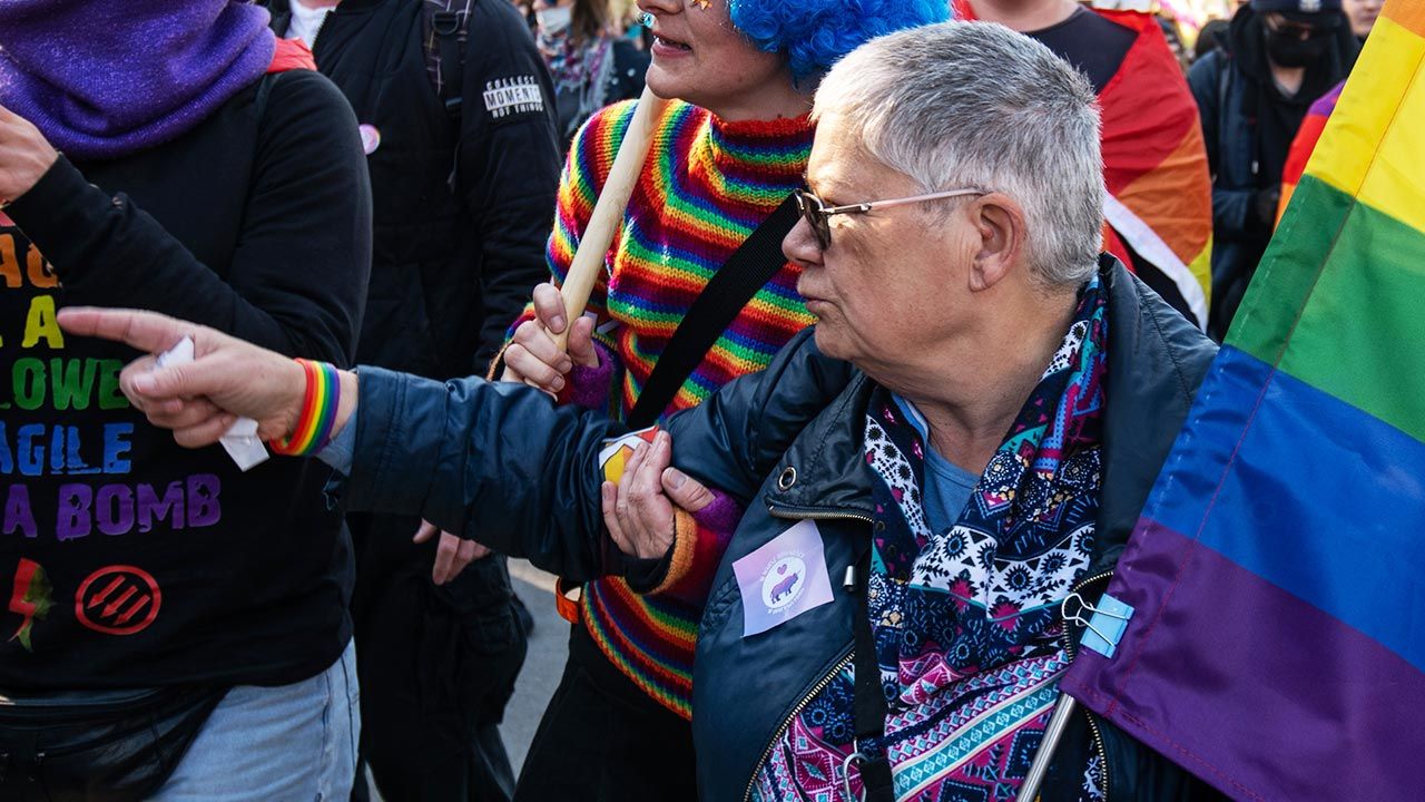 „Babcia Kasia” to ikona totalnej opozycji ulicznej (fot. Forum/Michal Kosc) „Babcia Kasia” to ikona totalnej opozycji ulicznej (fot. Forum/Michal Kosc)