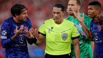 W środku Serdar Gozubuyuk (fot. Getty)