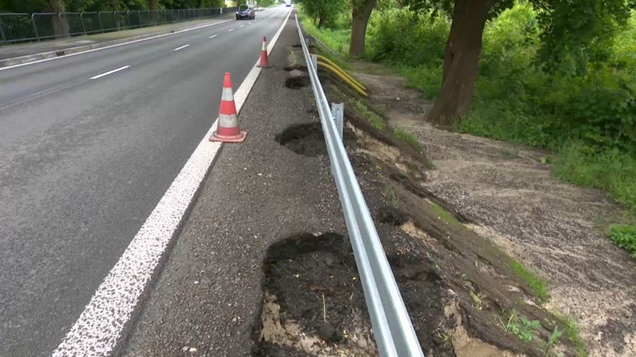 Ulica Brzezińska w Łodzi zaczyna się zapadac świeżo po remoncie/Fot. TVP3 Łódź