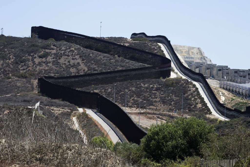 Пограничная стена между Сан-Диего и Тихуаной, 2025 год. Фото: Kevin Carter / Getty Images
