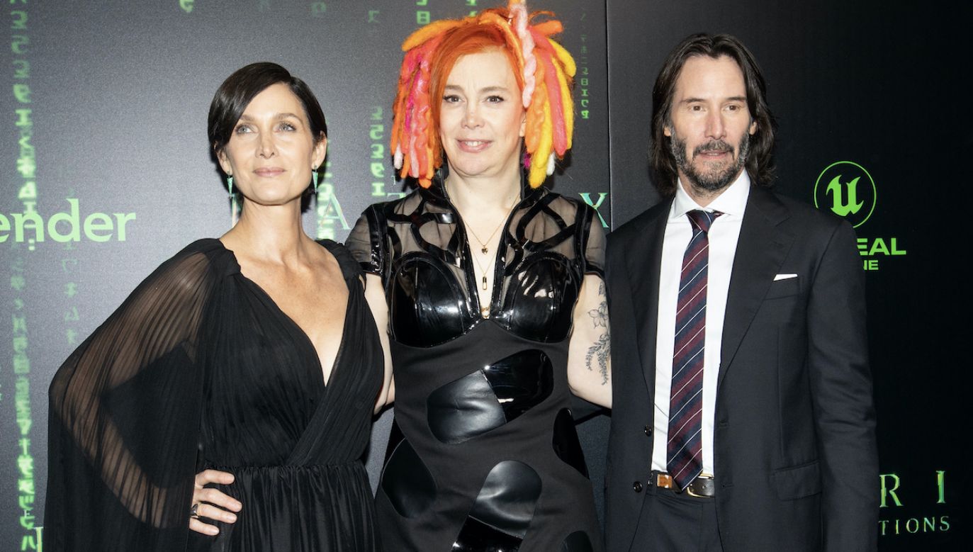 Carrie-Anne Moss, Lana Wachowski i Keanu Reeves (fot. Kelly Sullivan/Getty Images)