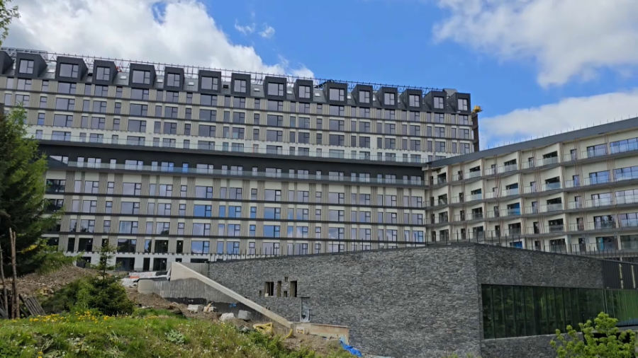 Mimo niejasnej sytuacji prawnej, sprzedaż apartamentów trwa (fot. TVP3 Wrocław)