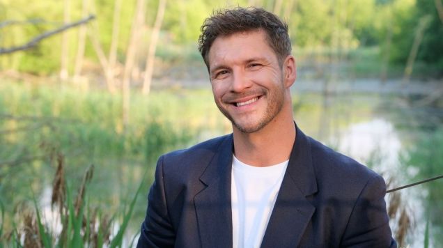 Kulisy: Umarł król. Niech żyje król.