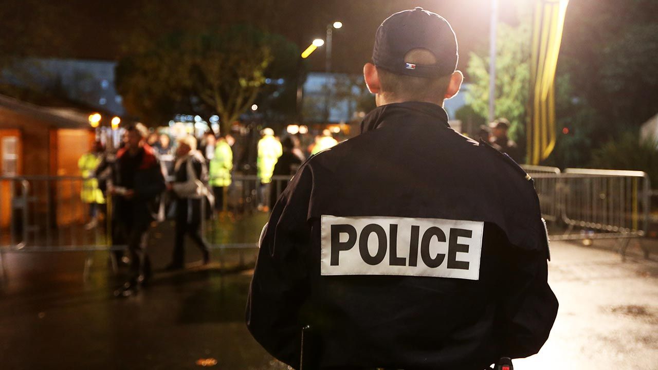 „Brudny syn białego, syn węża, syn policji” (fot. Romain Perrocheau/Getty Images) „Brudny syn białego, syn węża, syn policji” (fot. Romain Perrocheau/Getty Images)