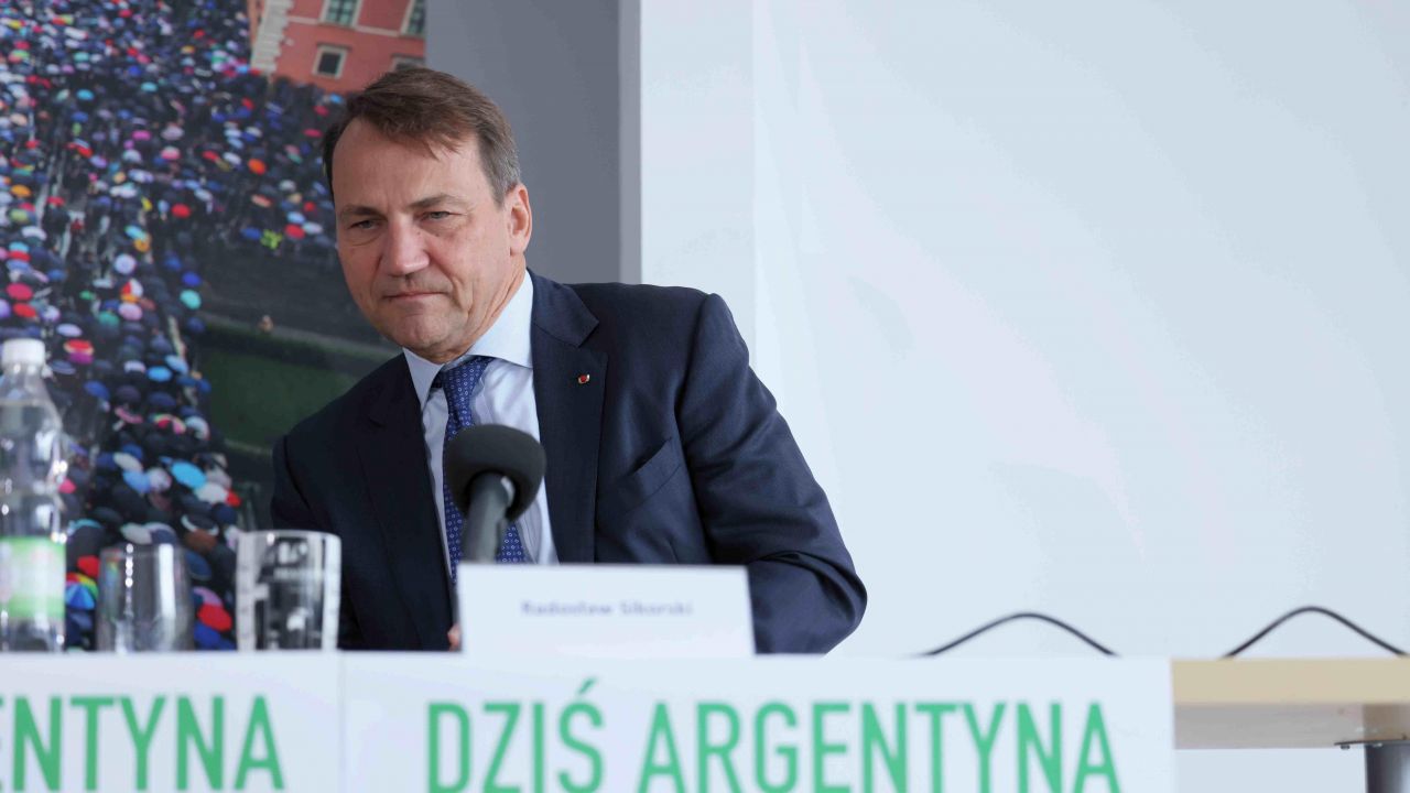 Radosław Sikorski wścieka się na polską prawicę za żądania reparacji wojennych od Niemiec (fot. PAP/Leszek Szymański) Radosław Sikorski wścieka się na polską prawicę za żądania reparacji wojennych od Niemiec (fot. PAP/Leszek Szymański)