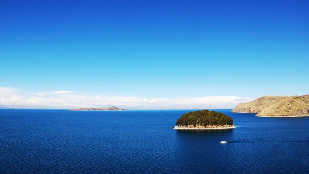 W wodach jeziora Titicaca znajduje się m.in. tajemnicza świątynia i zagadkowy posąg ze złota. Fot. Xiong Wei_Shutterstock