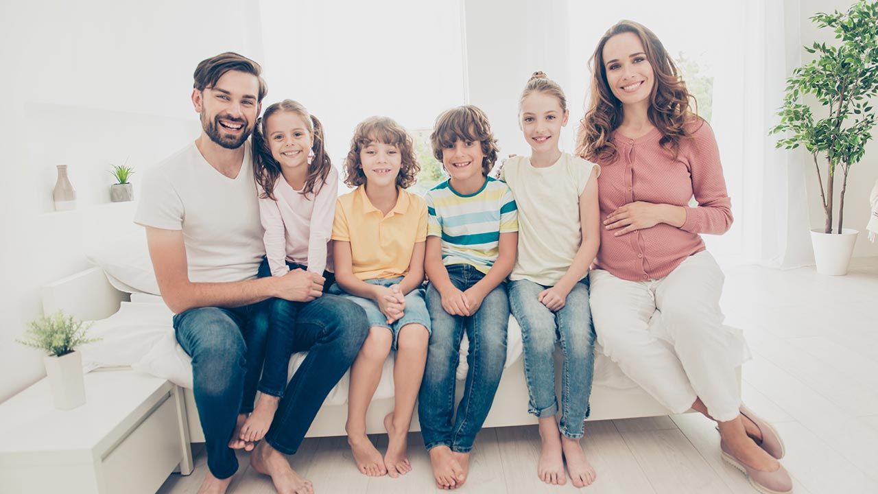 Autor proponuje wprowadzenie wysokich cen i podatków (fot. Shutterstock/Roman Samborskyi) Autor proponuje wprowadzenie wysokich cen i podatków (fot. Shutterstock/Roman Samborskyi)