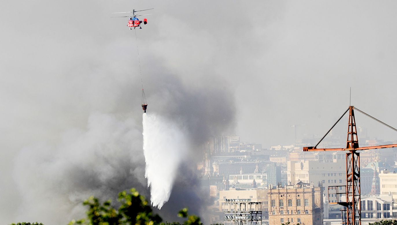 Akcja gaśnicza musi być prowadzona z powietrza (fot. Mikhail Japaridze\TASS via Getty Images)