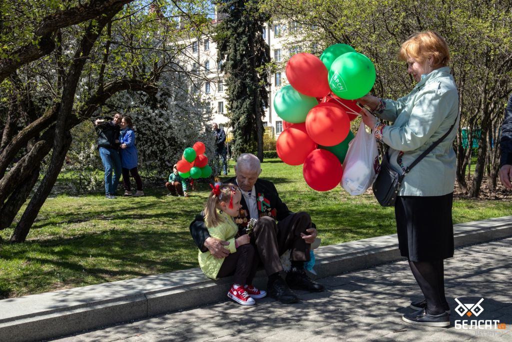 Здымак мае ілюстрацыйны характар. У беларускай сталіцы прайшло традыцыйнае шэсце з нагоды 77-годдзя перамогі ў Вялікай Айчыннай вайне. Менск, Беларусь. 9 траўня 2022 года. (Фота: Белсат)