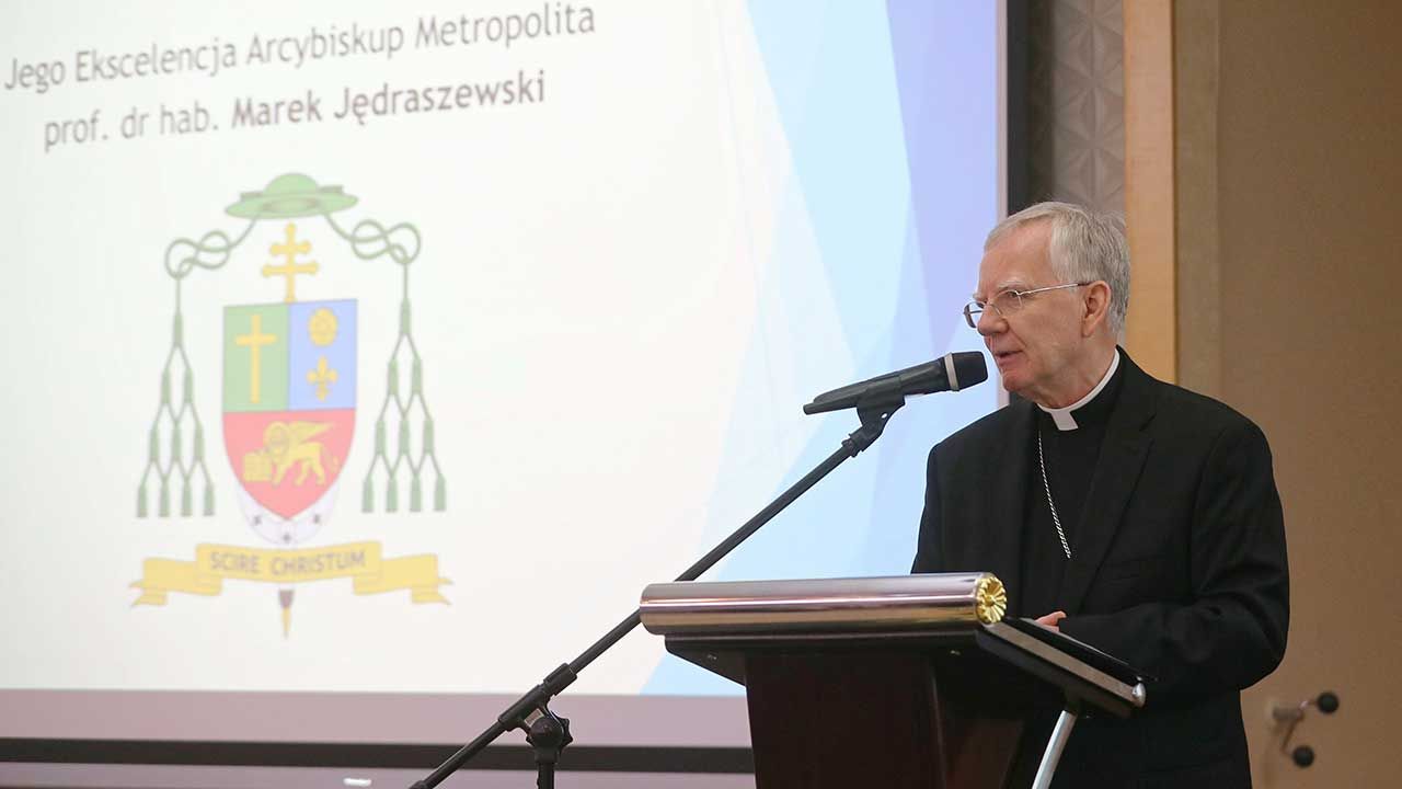 Na początku sierpnia abp Marek Jędraszewski użył słów „tęczowa zaraza” w odniesieniu do ideologii LGBT (fot. arch. PAP/Grzegorz Momot) Na początku sierpnia abp Marek Jędraszewski użył słów „tęczowa zaraza” w odniesieniu do ideologii LGBT (fot. arch. PAP/Grzegorz Momot)
