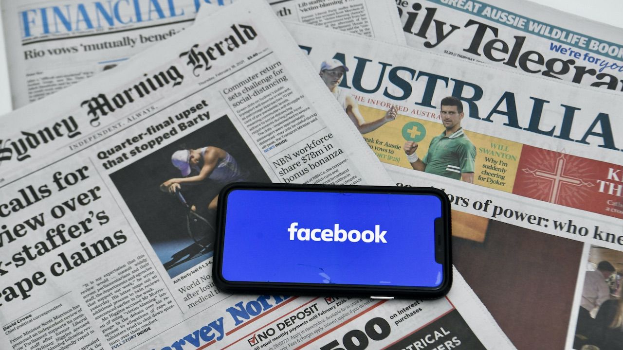 Spór z Facebookiem jest „bitwą zastępczą” szerszych zmagań (fot. PAP/EPA/LUKAS COCH) Spór z Facebookiem jest „bitwą zastępczą” szerszych zmagań (fot. PAP/EPA/LUKAS COCH)