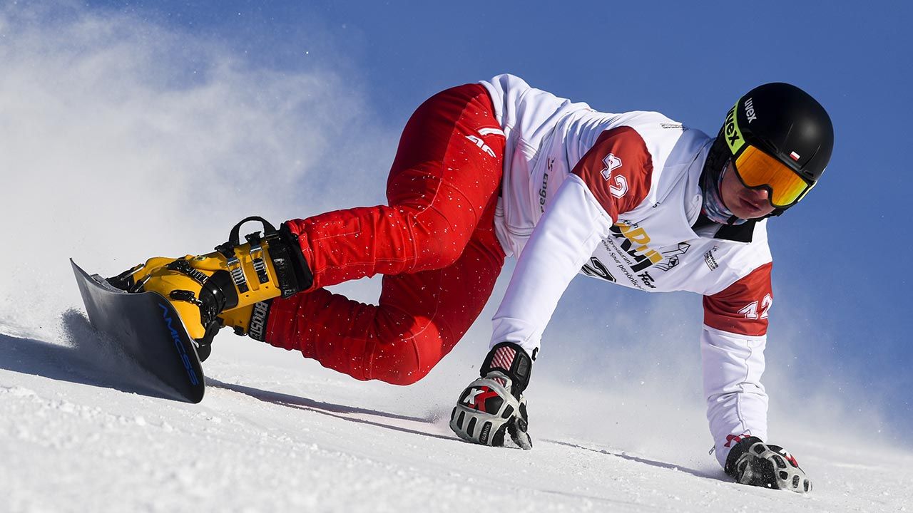 Michał Nowaczyk zajął drugie miejsce w slalomie gigancie równoległym w szwajcarskim Scuol (fot. PAP/EPA/GIAN EHRENZELLER) Michał Nowaczyk zajął drugie miejsce w slalomie gigancie równoległym w szwajcarskim Scuol (fot. PAP/EPA/GIAN EHRENZELLER)