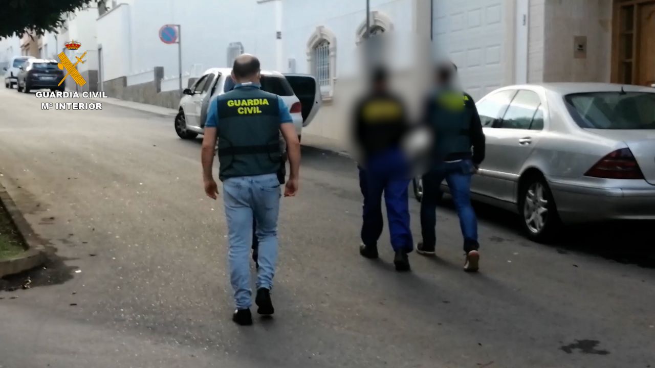 Pedofil zdobywał zaufanie ofiar udając nastolatka (fot. Guardia Civil)