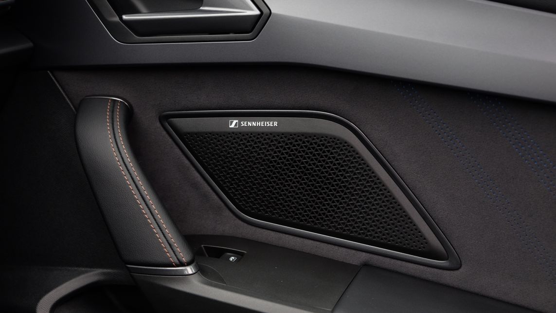 Cupra Leon Sportstourer 1.5 e-Hybrid 272 KM - głośnik w drzwiach