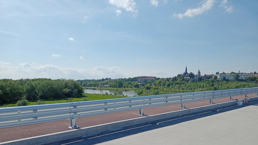 Już wkrótce drogowcy będą kłaść asfalt na nowym moście w Sandomierzu. Koniec prac jesienią. Zdjęcia GDDKiA
