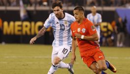 Alexis Sanchez (z prawej) narzeka na organizację w reprezentacji Chile (fot. Getty)