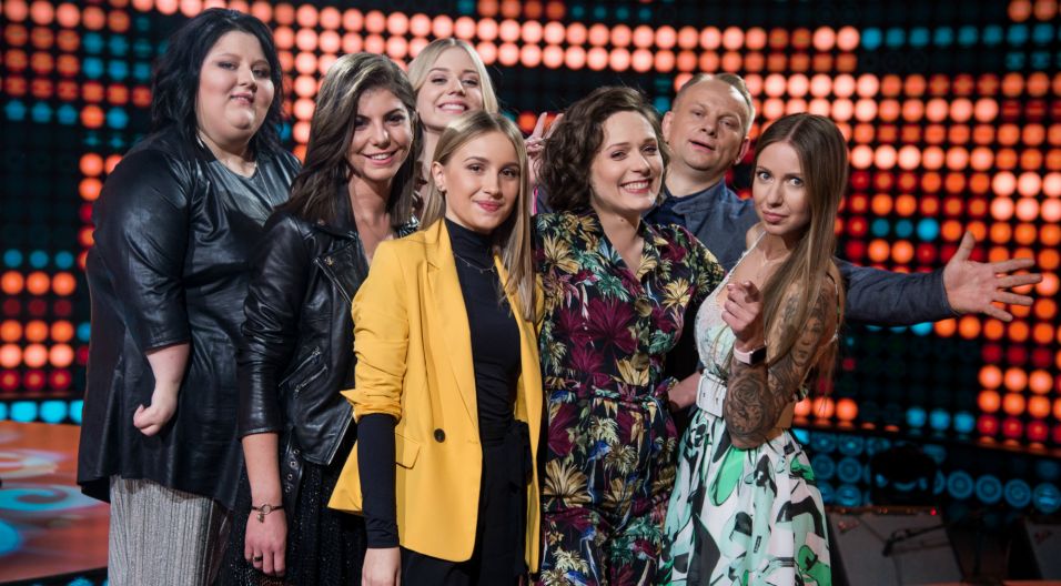 W finale sezonu zwycięzcy poszczególnych odcinków śpiewali dwie piosenki, jedną w duecie z artystą i drugą solowo, wylosowaną przez prowadzącego (fot. J. Bogacz/TVP)