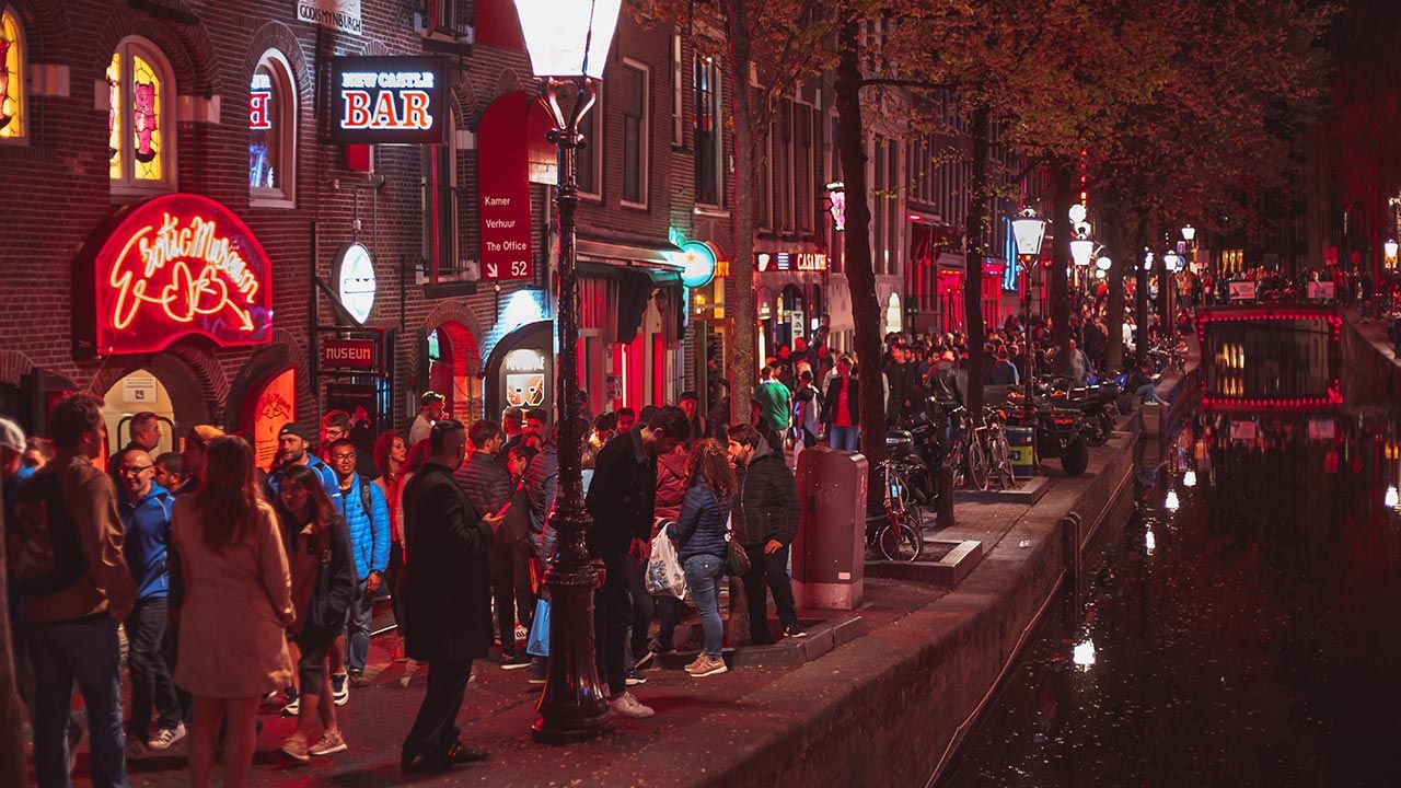 Amsterdam Dzielnica Czerwonych Latarni Przeniesiona Prostytucja Zostaje Ale W Innym Miejscu Holandia Tvp Info