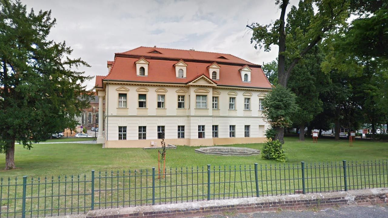 Sąd Rejonowy w Żaganiu, przed którym doszło do tragedii (fot. Google Maps)