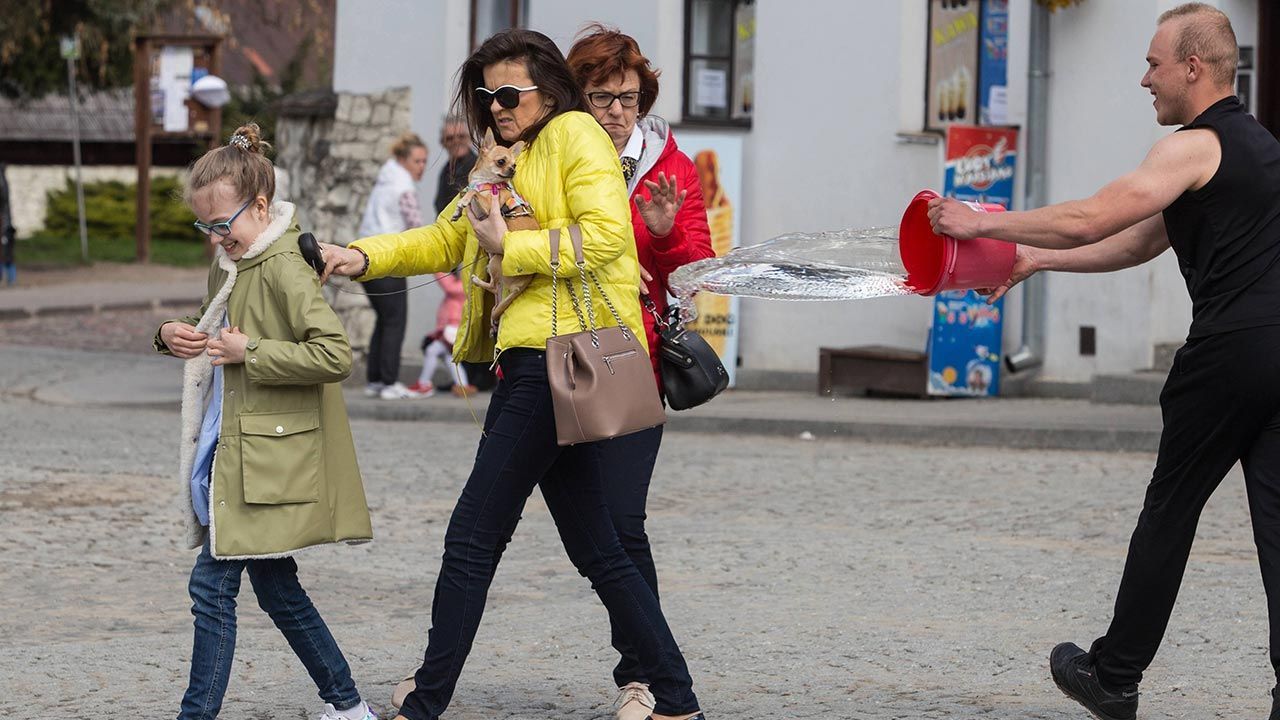 Bezpieczny śmigus-dyngus. Policja przestrzega