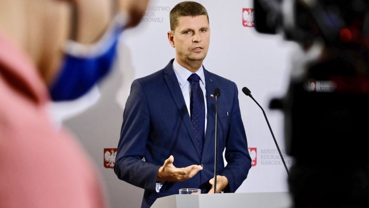 Minister edukacji Dariusz Piontkowski mówił o sytuacji po 1 września (fot. PAP/Mateusz Marek) Minister edukacji Dariusz Piontkowski mówił o sytuacji po 1 września (fot. PAP/Mateusz Marek)