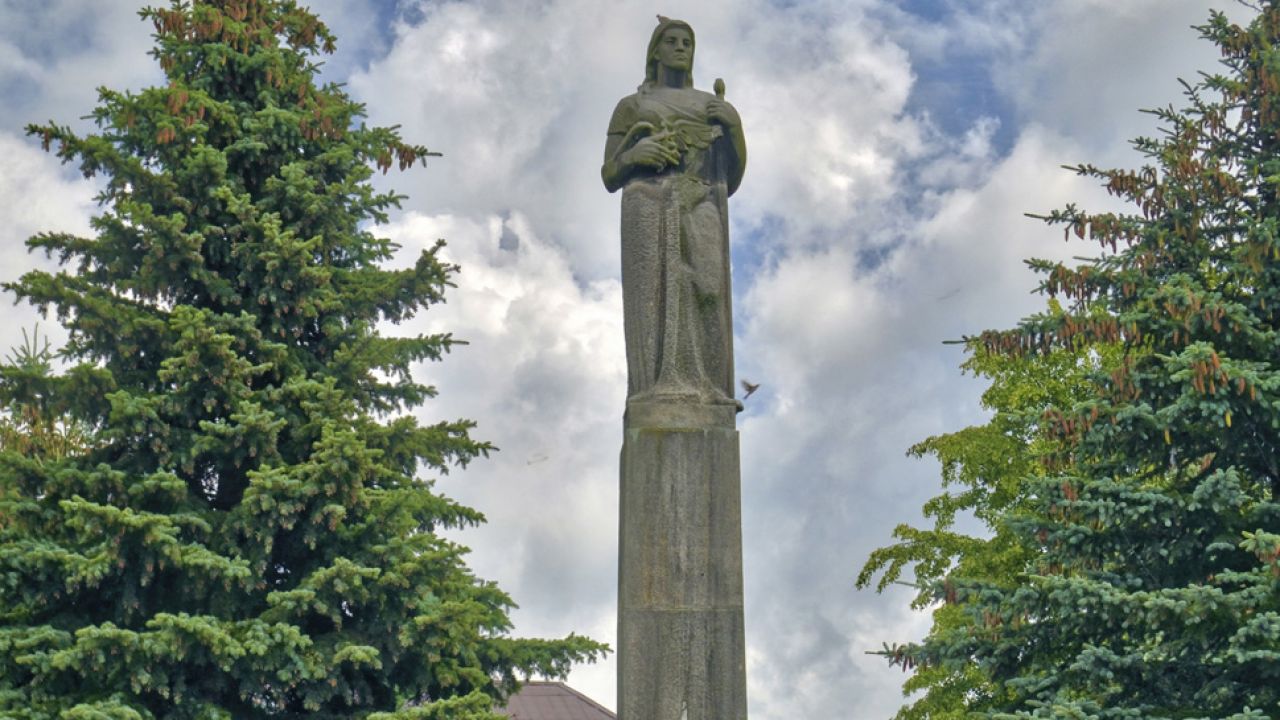 Pomnik Zwycięstwa (Pomnik Wdzięczności), od lat 80. nosi nazwę Pomnika Matki Polki (fot. arch. PAP/Jerzy Ochoński) Pomnik Zwycięstwa (Pomnik Wdzięczności), od lat 80. nosi nazwę Pomnika Matki Polki (fot. arch. PAP/Jerzy Ochoński)